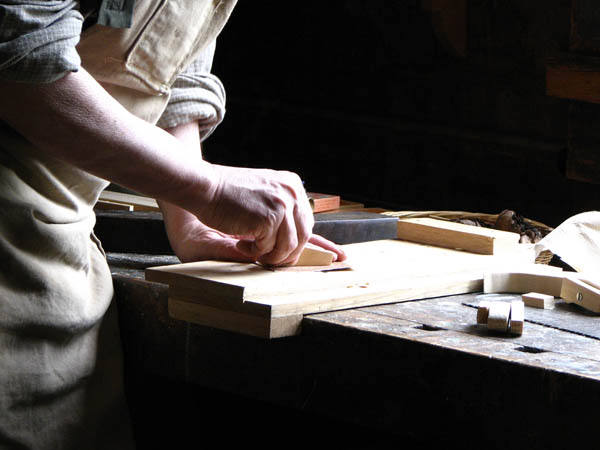 Nacemos de la influencia y formación  heredada en el sector de la <strong>carpintería de madera y ebanistería  en Villar de Torre.</strong>